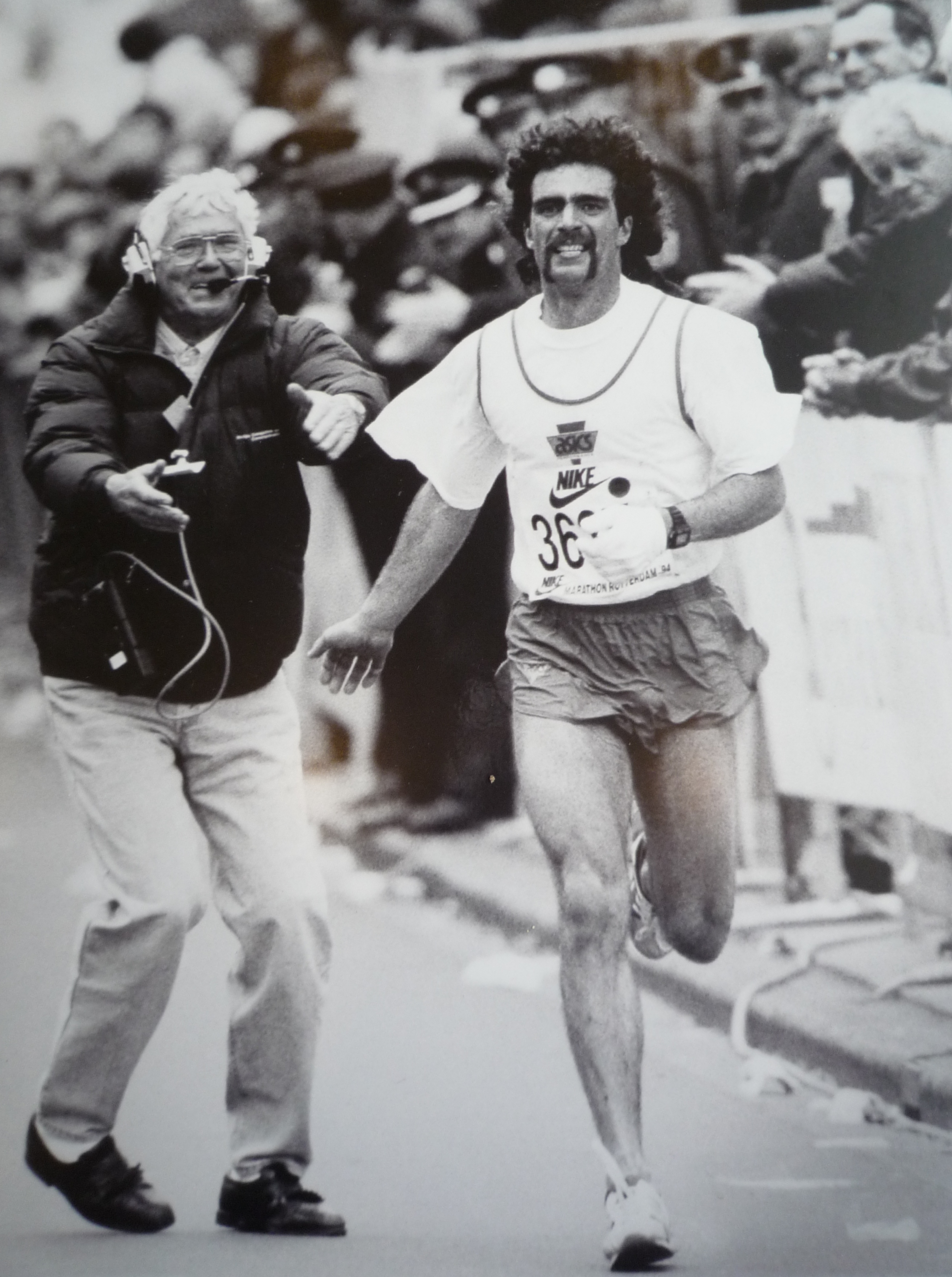 Dick van Maaren en Paul Kruithof tijdens zijn clubrecord op de marathon