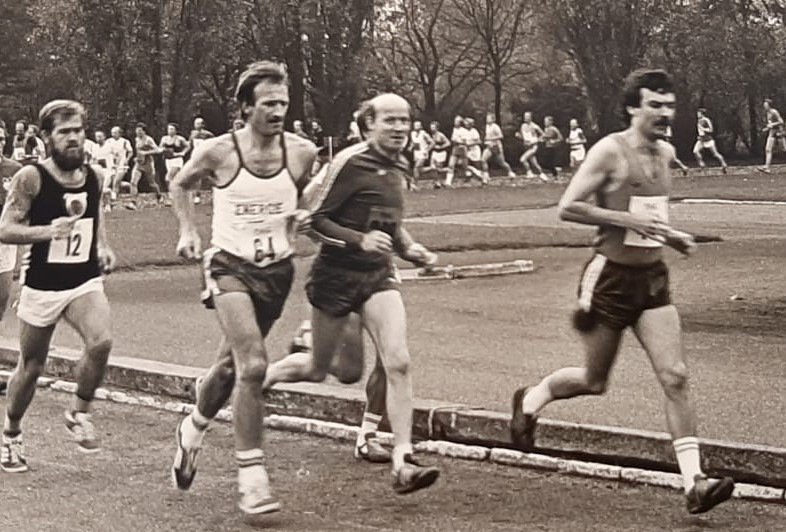 Cor Hartsema in 1977 tijdens de 10 Engelse Mijl van Rotterdam